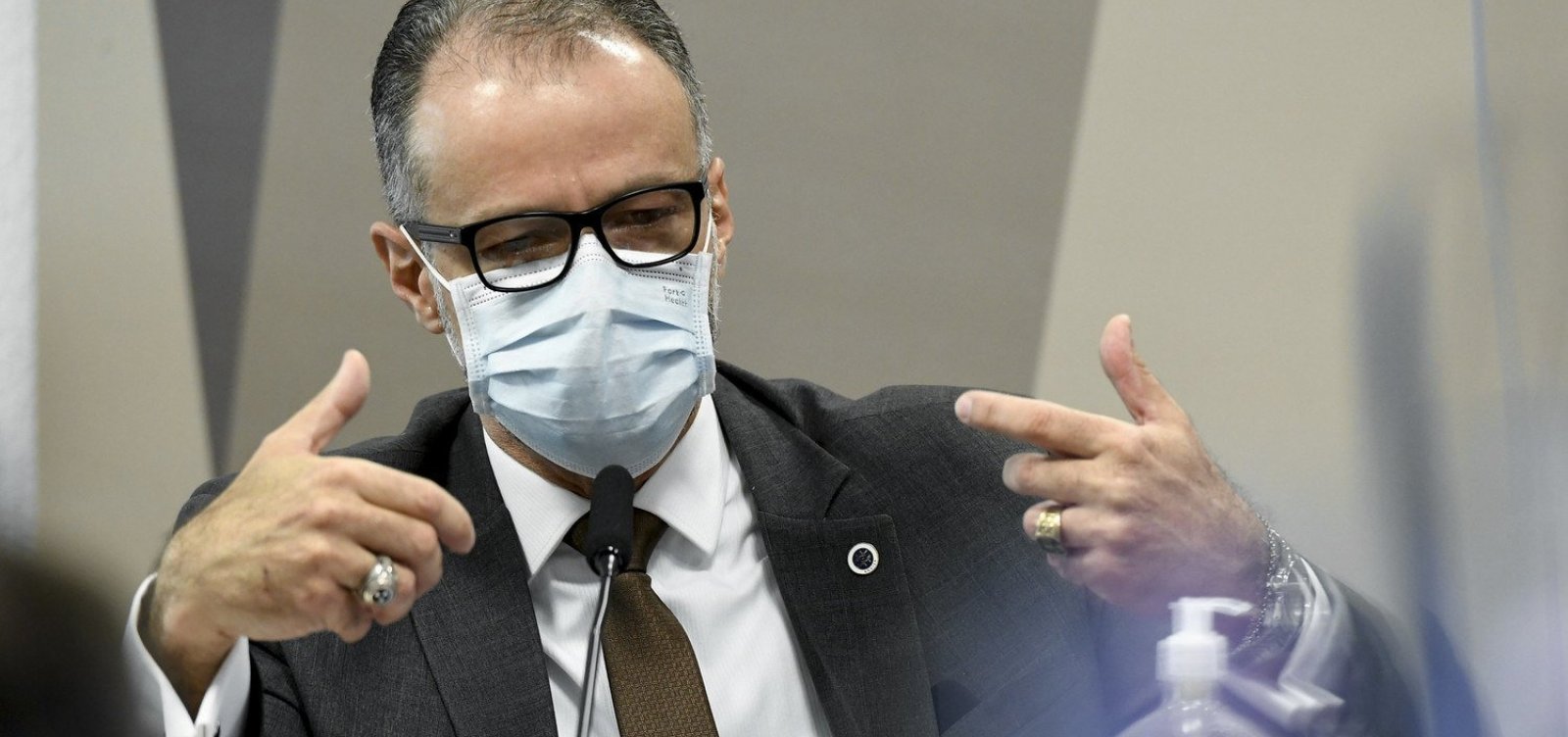 Presidente da Anvisa confirma tentativa do Planalto de mudar bula da cloroquina