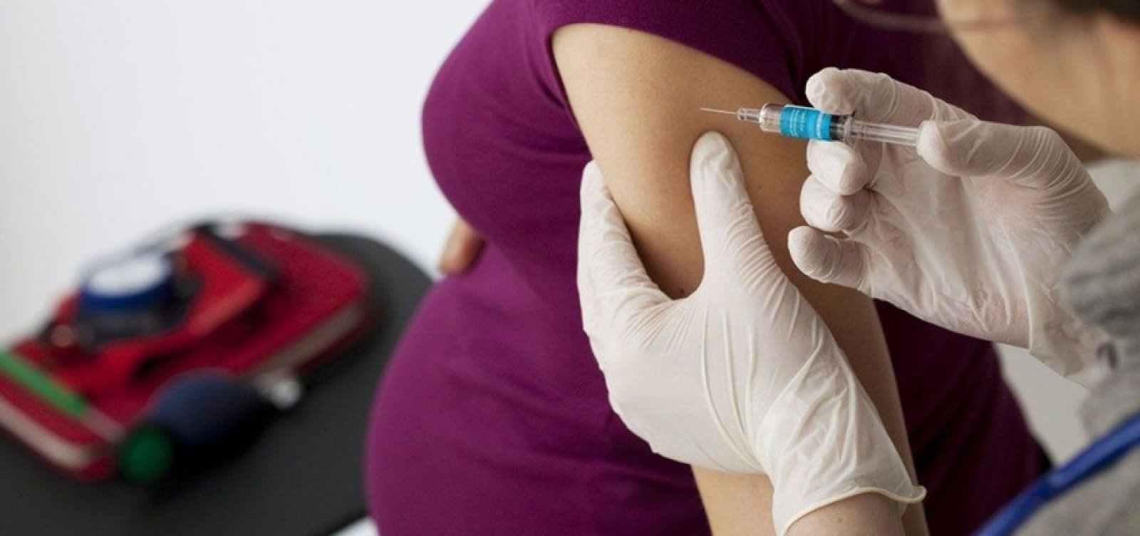 "Não há motivo para apreensão", diz obstetra sobre grávidas vacinadas com AstraZeneca