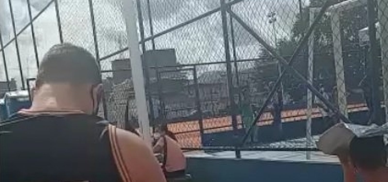 Ouvinte denuncia esquema de 'fura-fila' em posto de testagem rápida da covid-19
