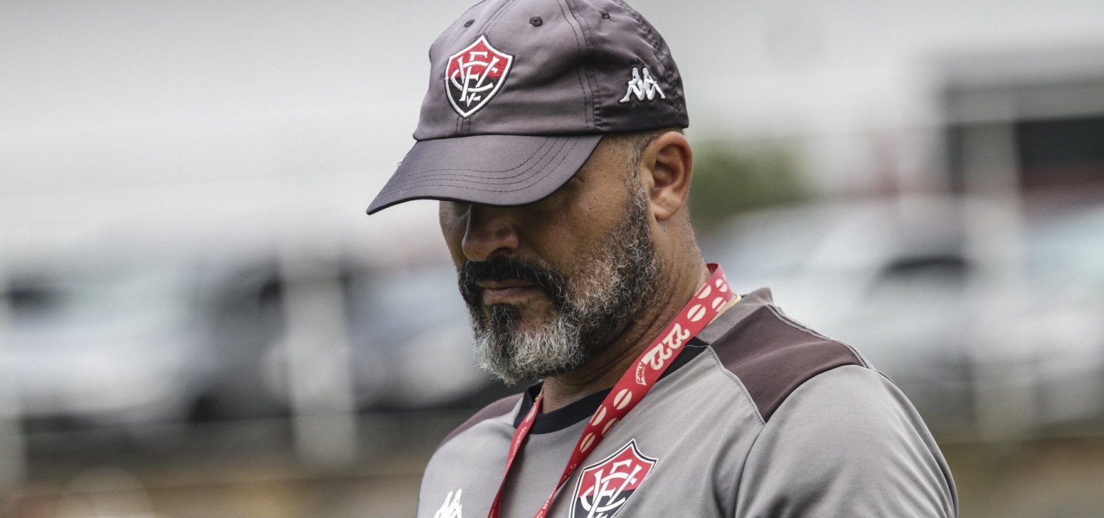 Flávio Tanajura, ex-jogador e auxiliar técnico no Vitória, é internado com Covid-19