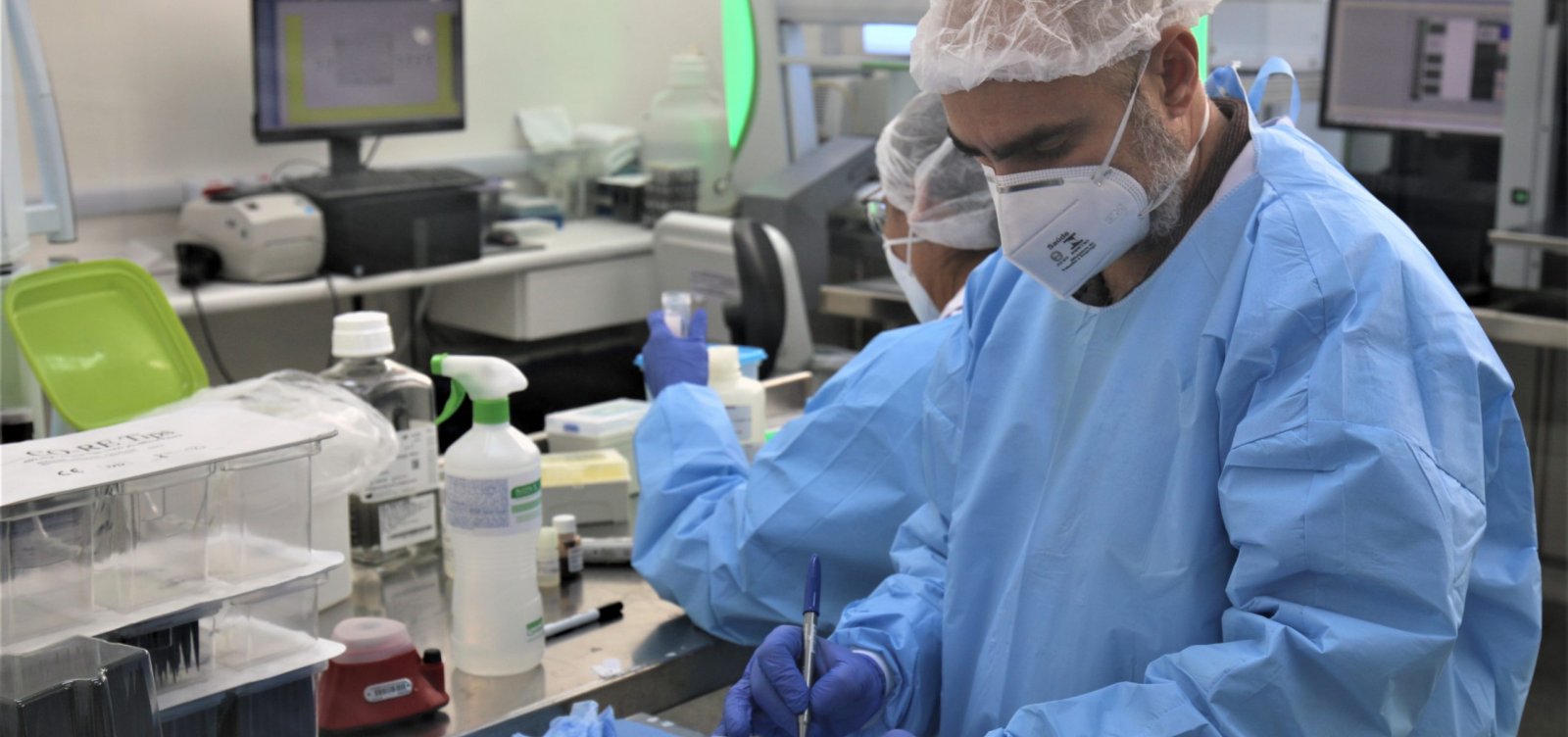 Variantes mais contagiosas do novo coronavírus se espalharam pela Bahia, conclui laboratório