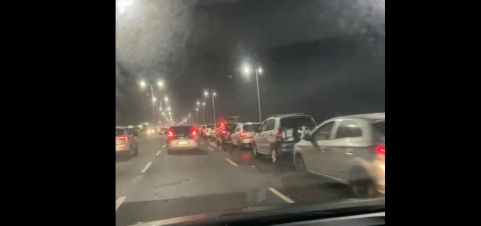 Fila para vacinação contra covid do Centro de Convenções chega no Rio Vermelho