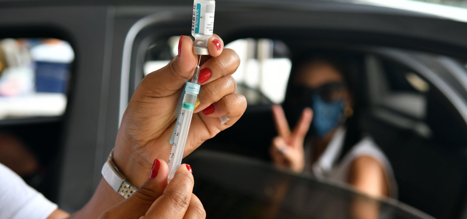 Aplicação de segundas doses ocorre neste domingo em Salvador; confira locais
