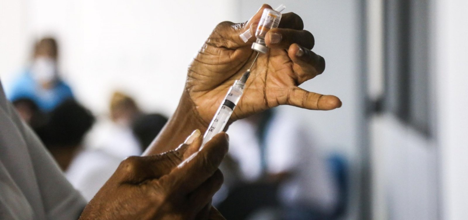 Aplicação da 2ª dose da Coronavac segue pra quem está marcado até o dia 17 maio