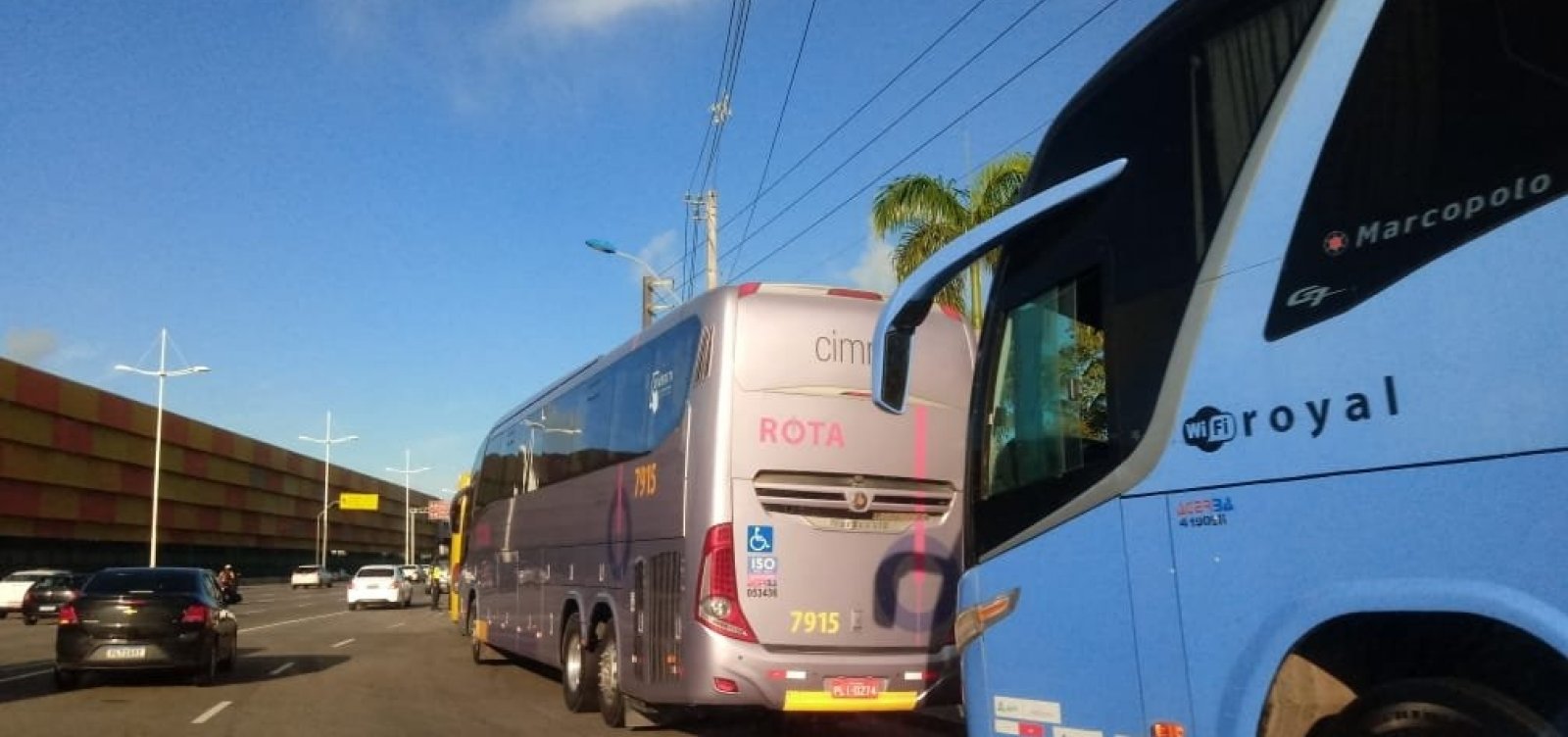 Por prioridade na vacina, rodoviários intermunicipais encostam ônibus em protesto