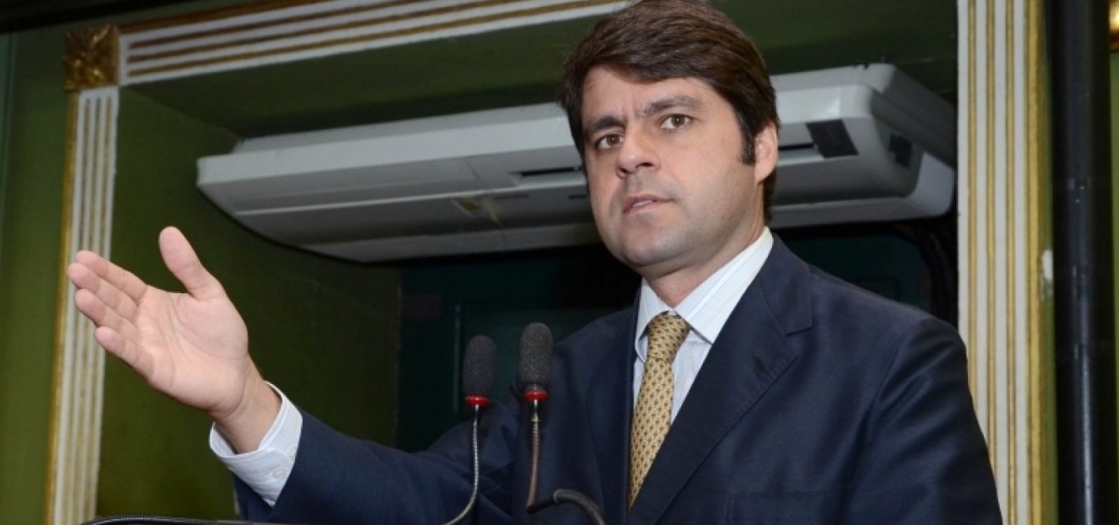 Para elogiar Roma, deputado cita pesquisa sem registro, apaga comentário e volta a postar