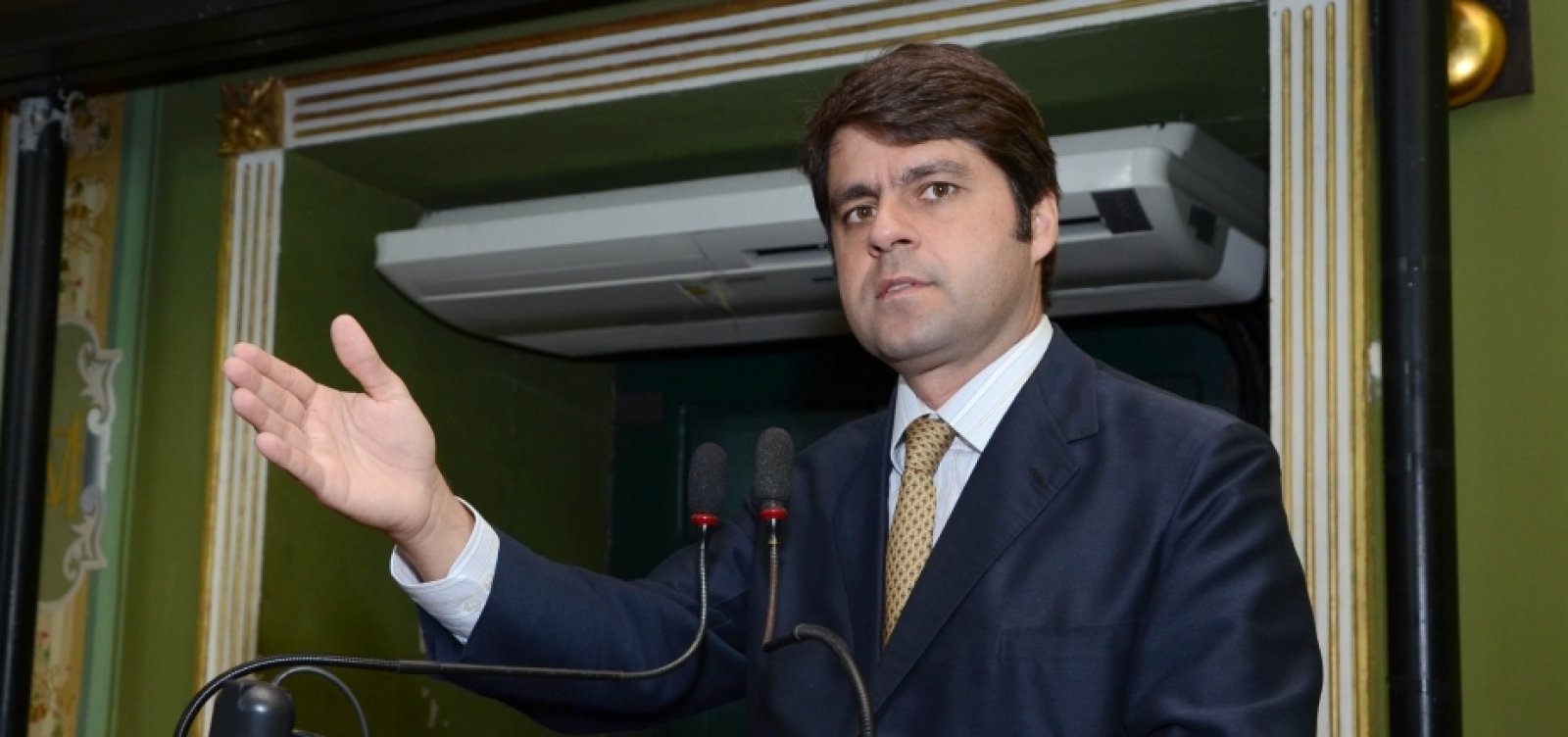 Ausência no avião de ACM Neto teria provocado irritação e cena de ciúme de Paulo Câmara