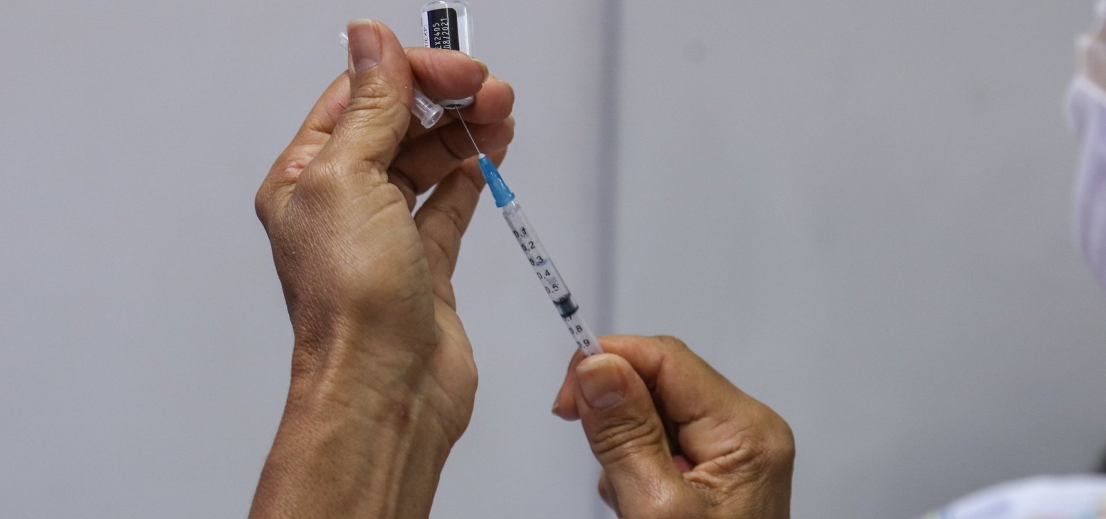 Mesmo com recomendação contrária do MPF, Lauro de Freitas inicia vacinação de jornalistas