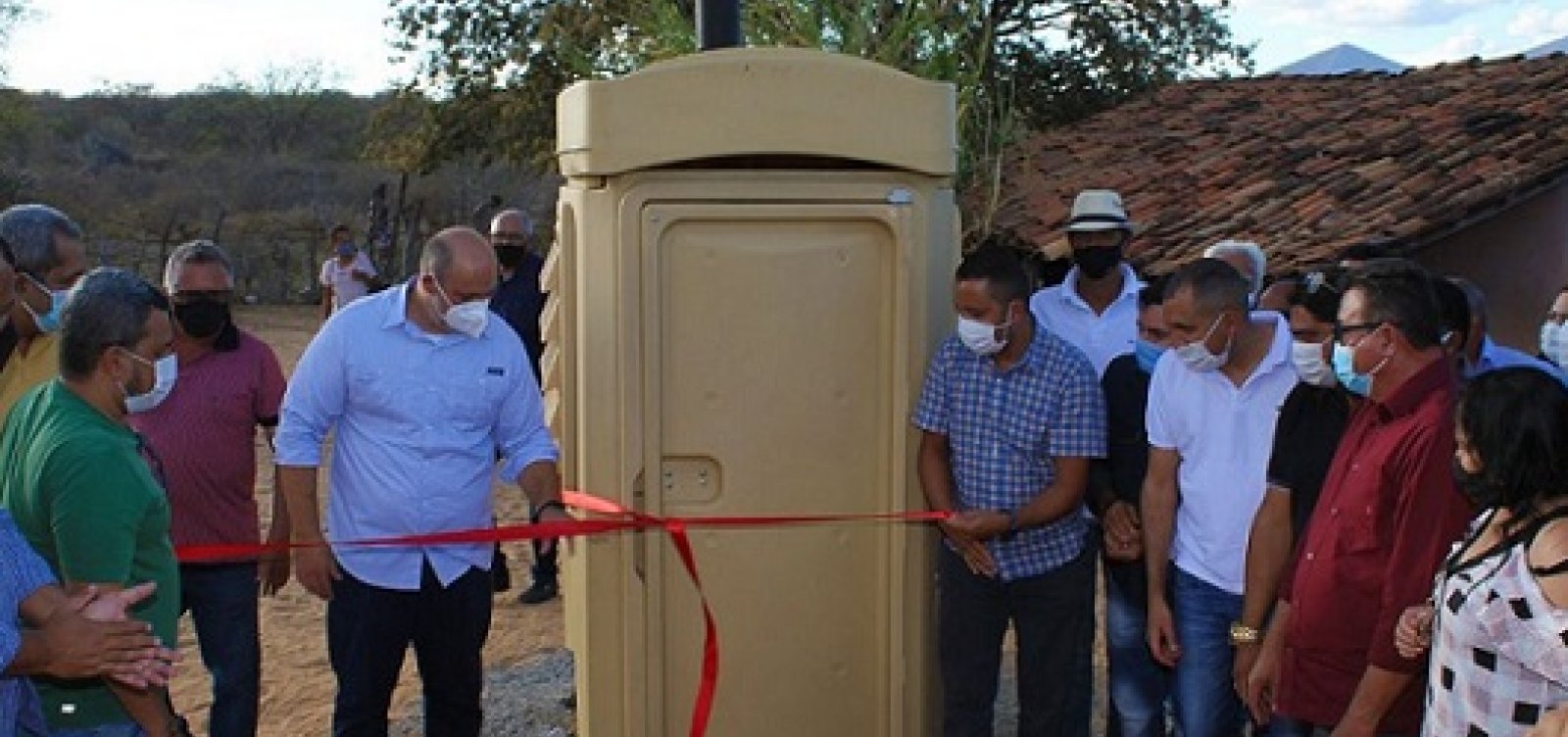 Fundação faz solenidade para inaugurar banheiros com descarga solar