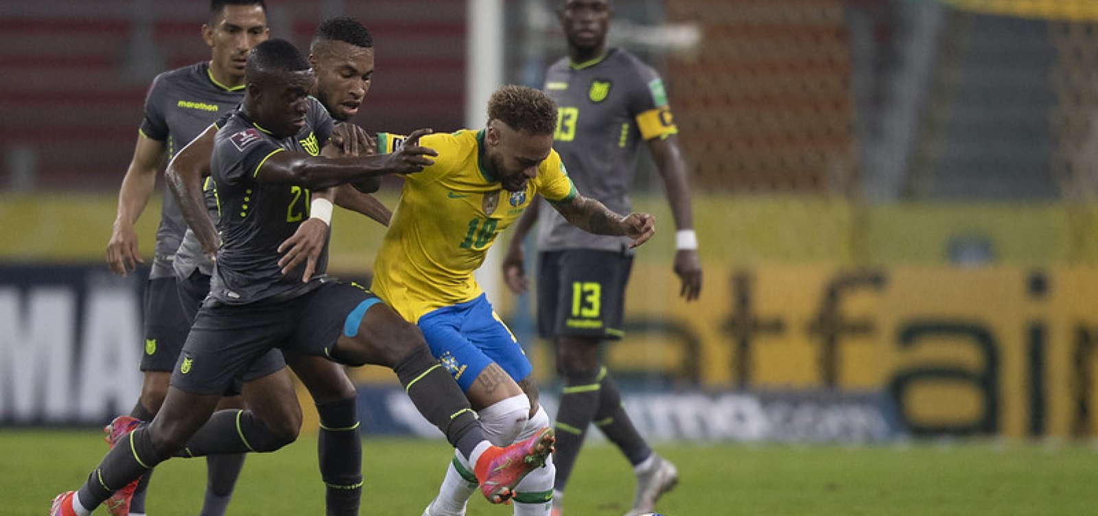 Brasil vence Equador por 2 a 0 e mantém invencibilidade nas Eliminatórias