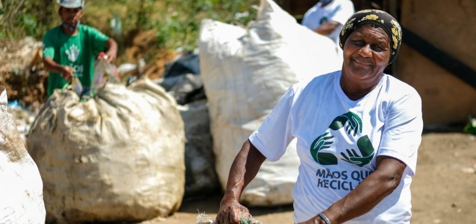 Maioria dos catadores de reciclagem em Salvador recebe menos que R$ 100 por mês