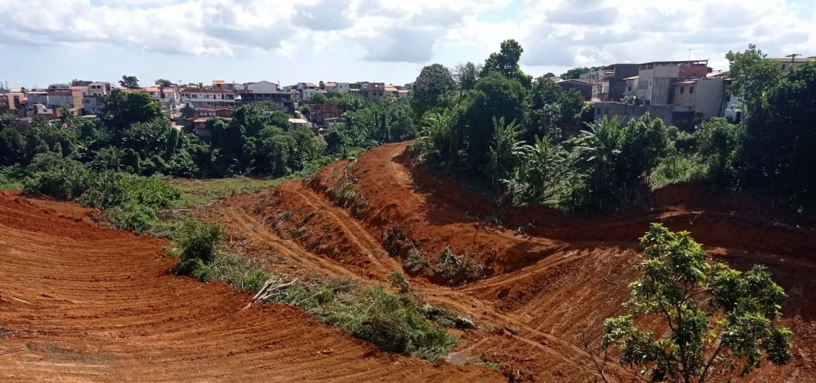 Moradores protestam contra obra em Mussurunga e acusam empresa de grilagem