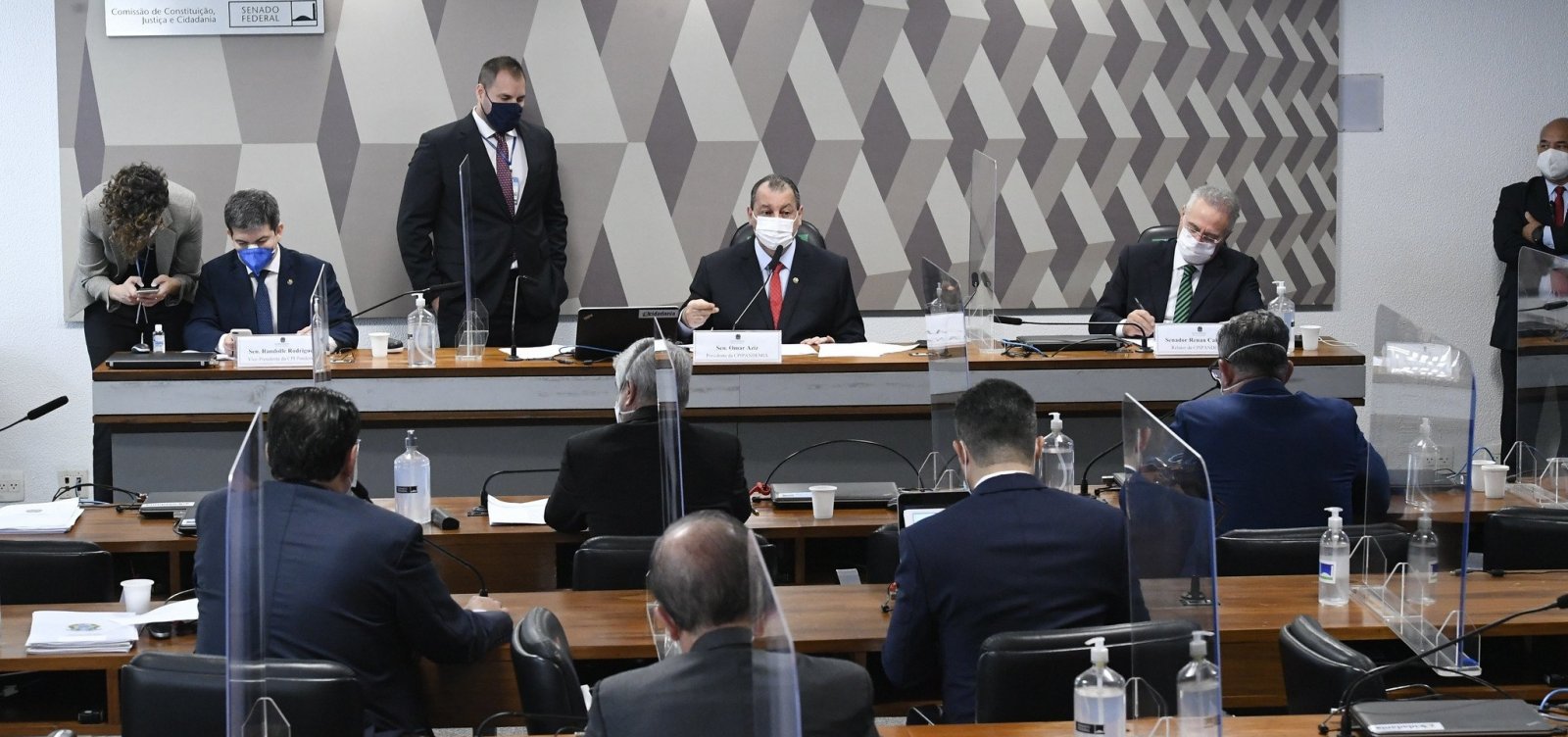 CPI aprova quebra de sigilos de Pazuello, Ernesto Araújo e assessores