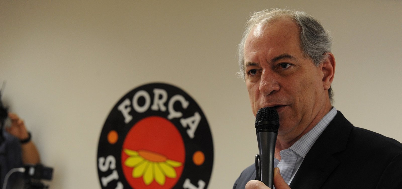 Ciro fala em conversas com o DEM, mas cita candidatura de Mandetta como obstáculo para fechar acordo