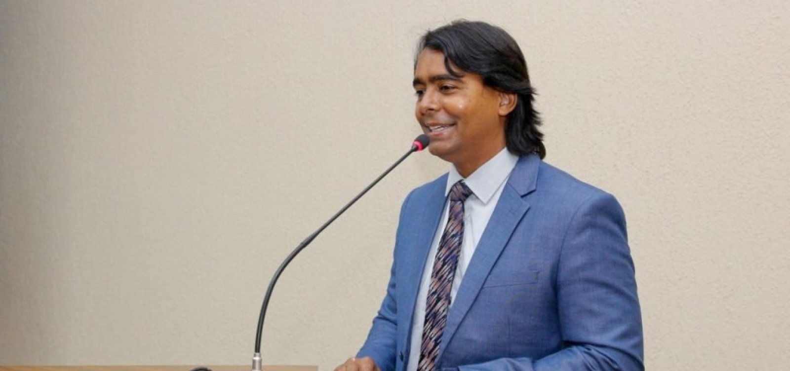 Prefeito de Candeias é preso em operação da PF; assessoria fala em "detenção por arma de herança"