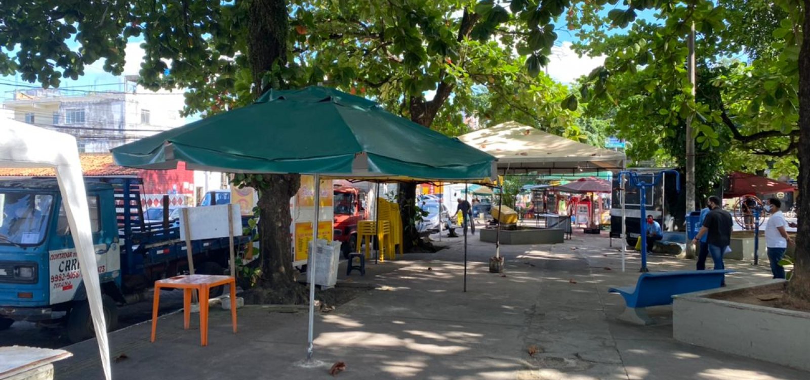 Ambulantes criticam desocupação de praça em Pernambués; Semop diz que foi de "comum acordo"