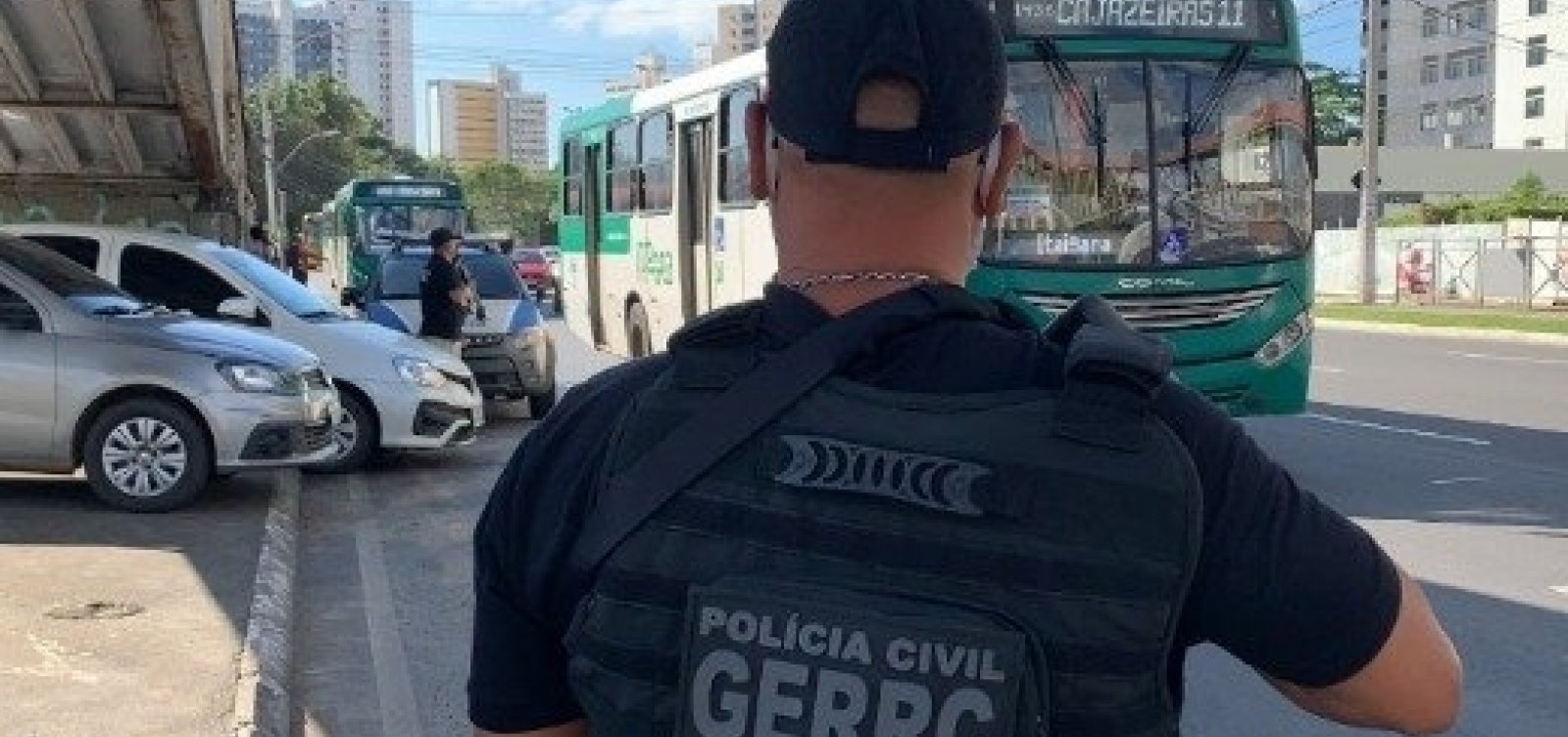 Duas mulheres e um homem são presos após furtar ônibus em Salvador