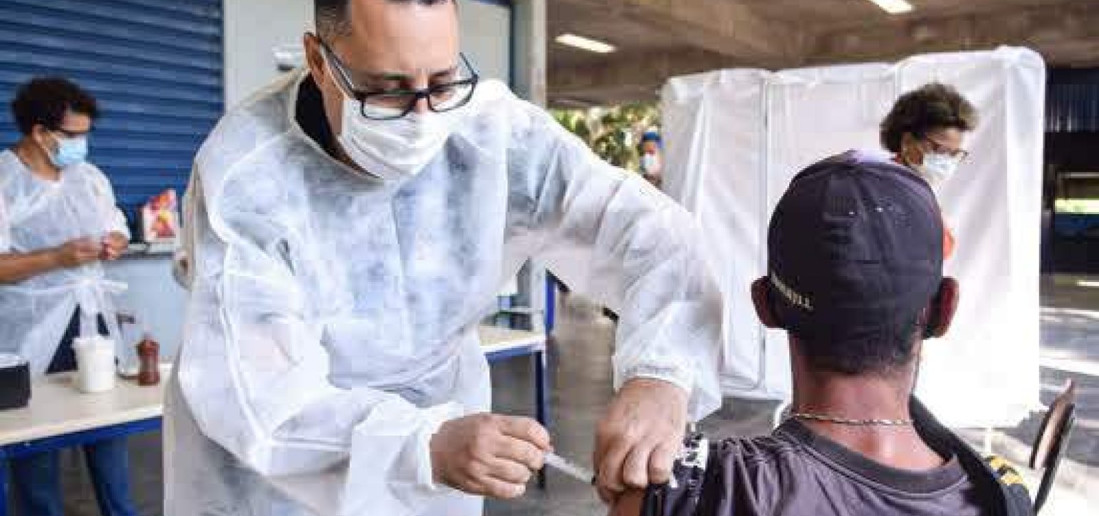 Defensoria da Bahia cobra Bruno Reis sobre vacinação de pessoas em situação de rua