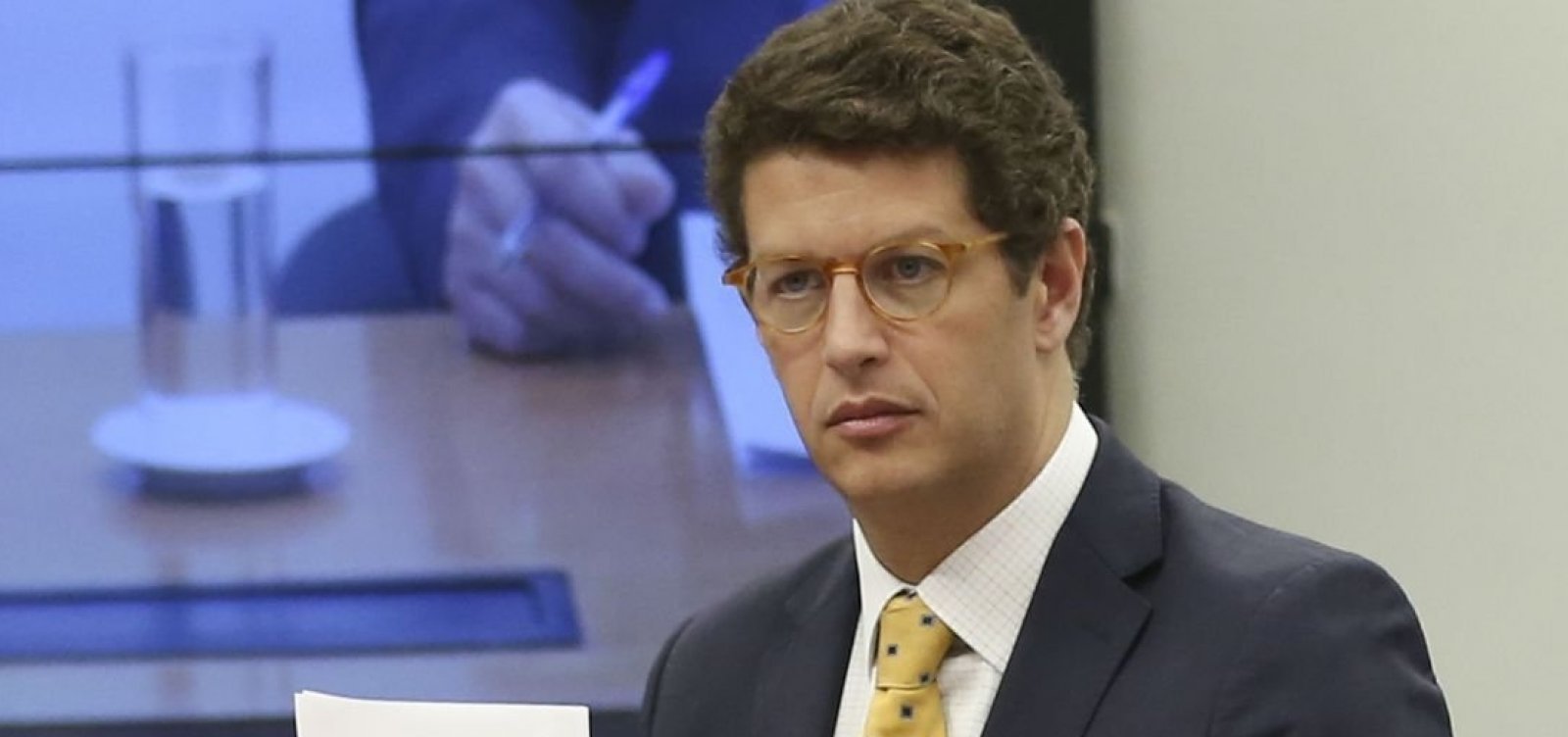 Ricardo Salles terá que entregar passaporte à Polícia Federal