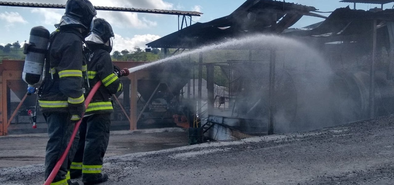 Explosão em usina de asfalto deixa uma pessoa ferida