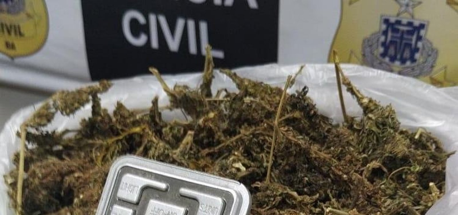 Com um quilo de maconha, trio é preso por tráfico de drogas na Boca do Rio
