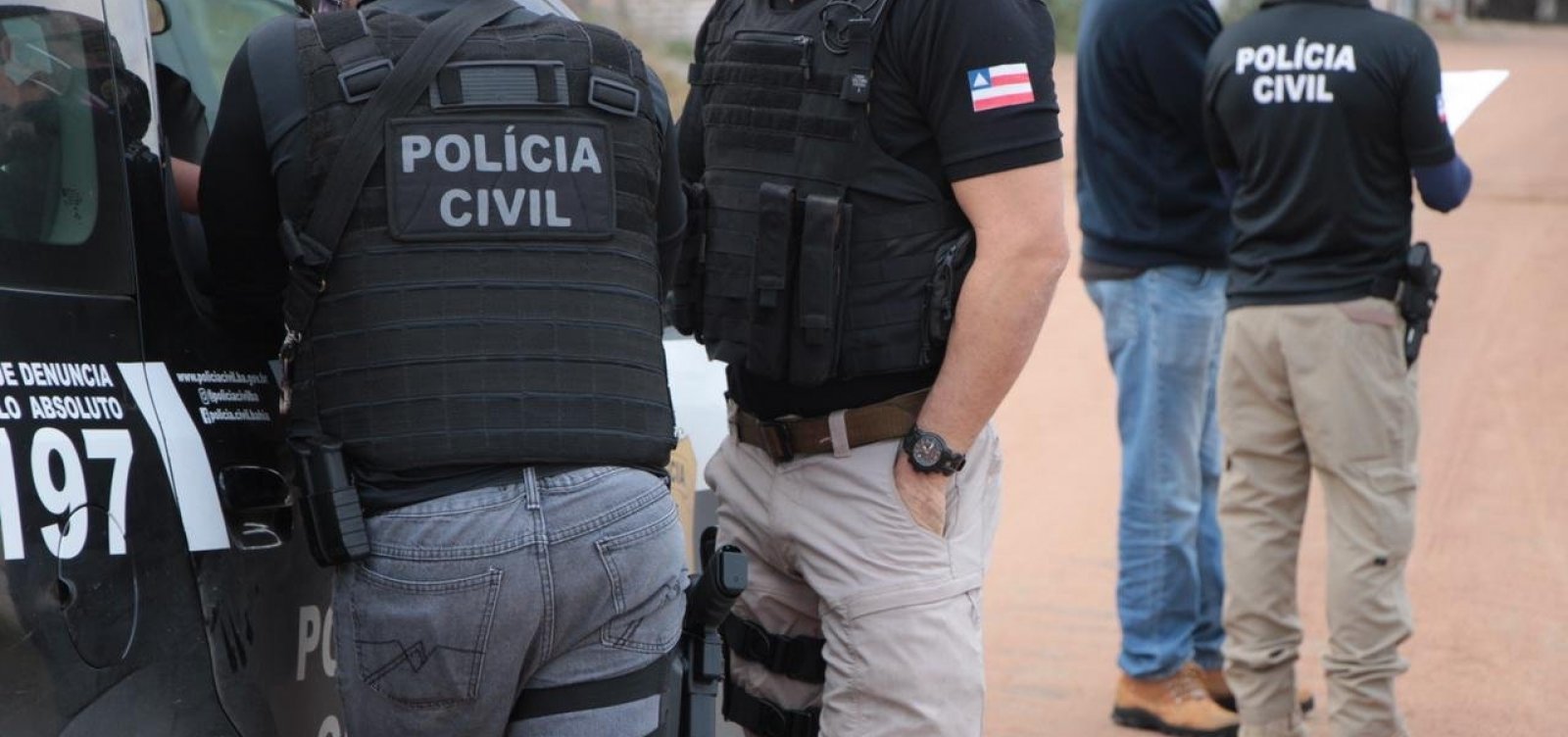 Polícia prende dois acusados de dar suporte logístico a ataques a bancos na Bahia