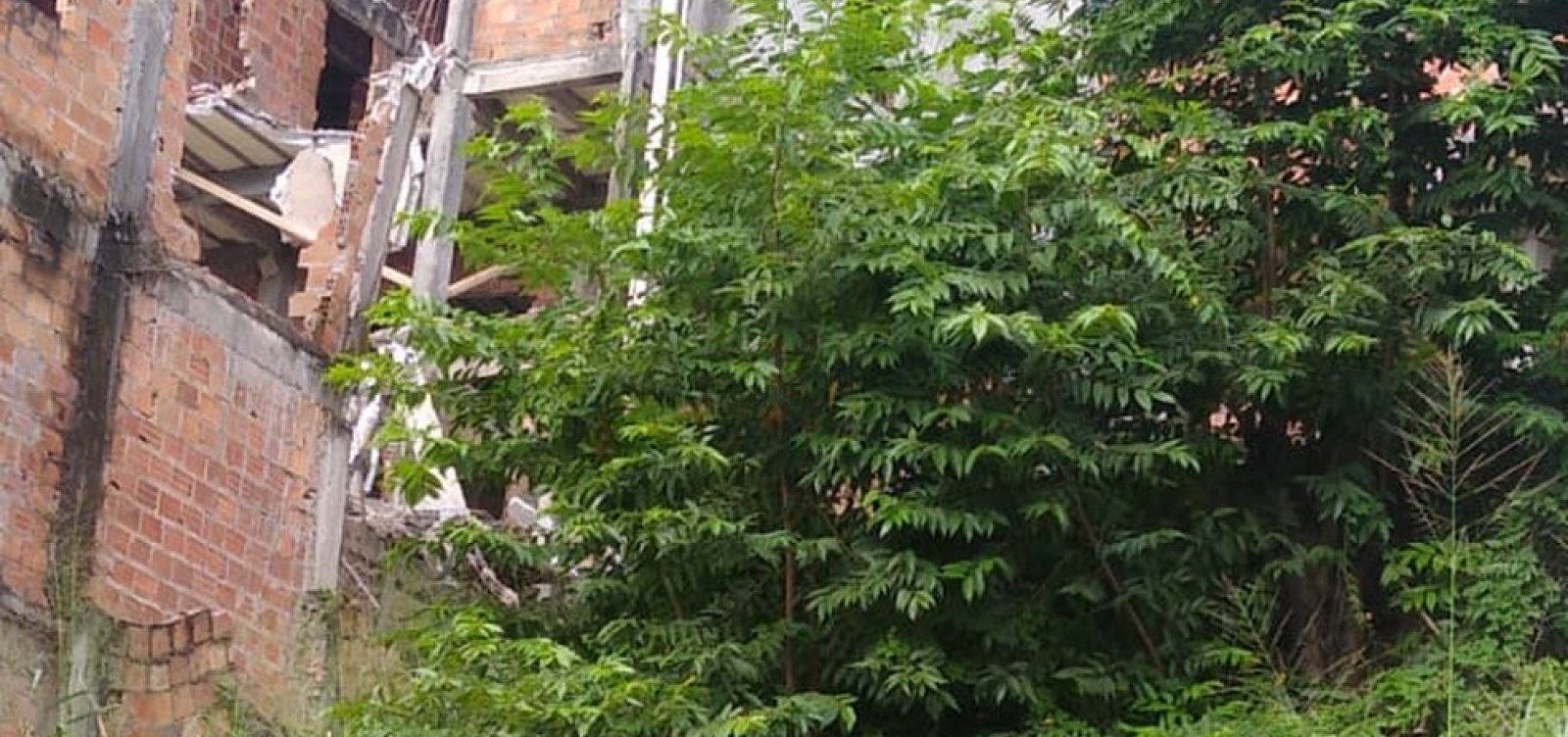 Após desabar parcialmente, imóvel em construção em Piatã é fiscalizado e obra é embargada