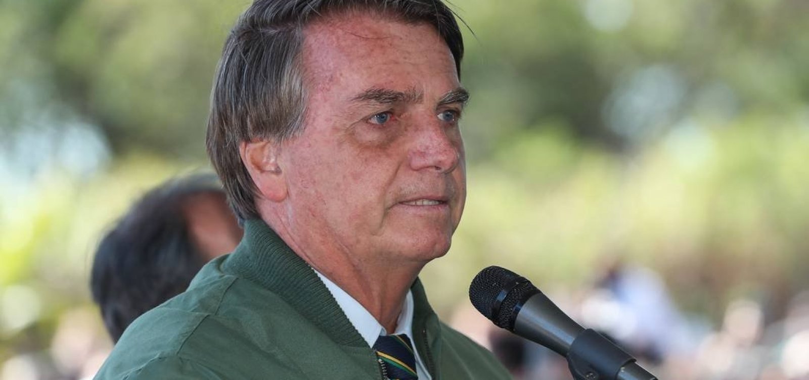 'Não posso tomar providência de tudo que chega a mim', diz Bolsonaro sobre encontro com Luis Miranda