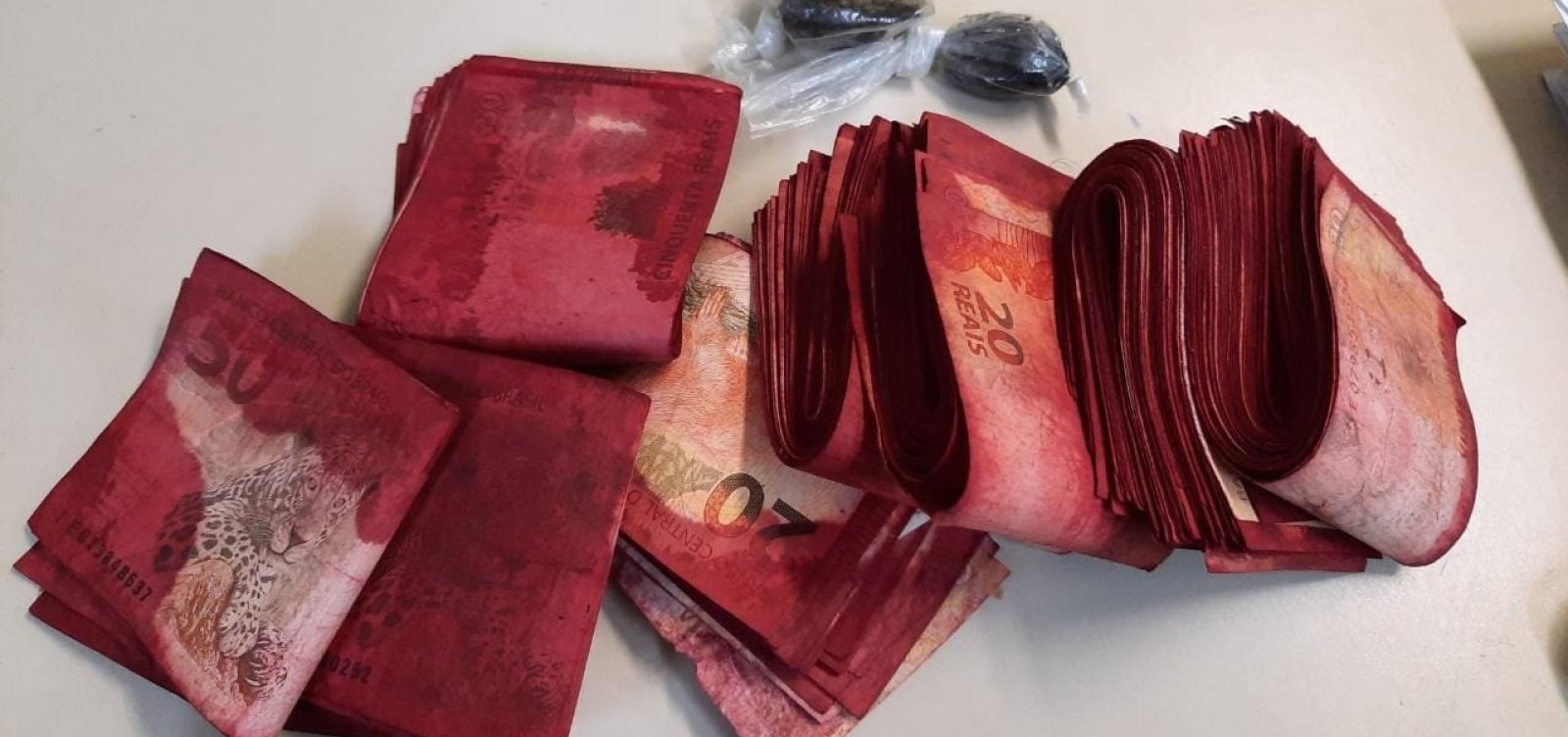 Polícia prende dois homens e uma mulher envolvidos em roubo a bancos em Salvador