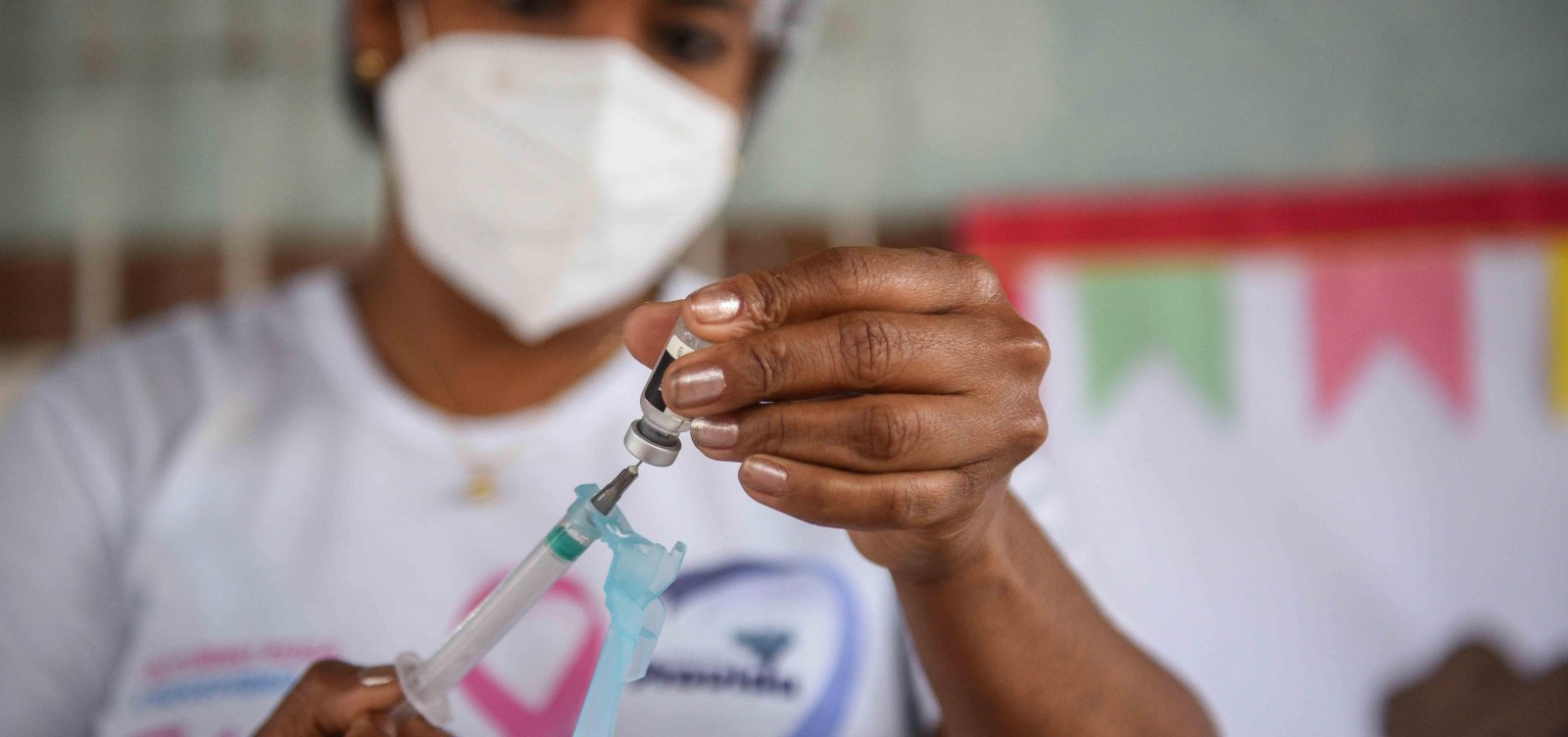 Mês de maior vacinação na Bahia derruba em 23% taxa de ocupação de UTI