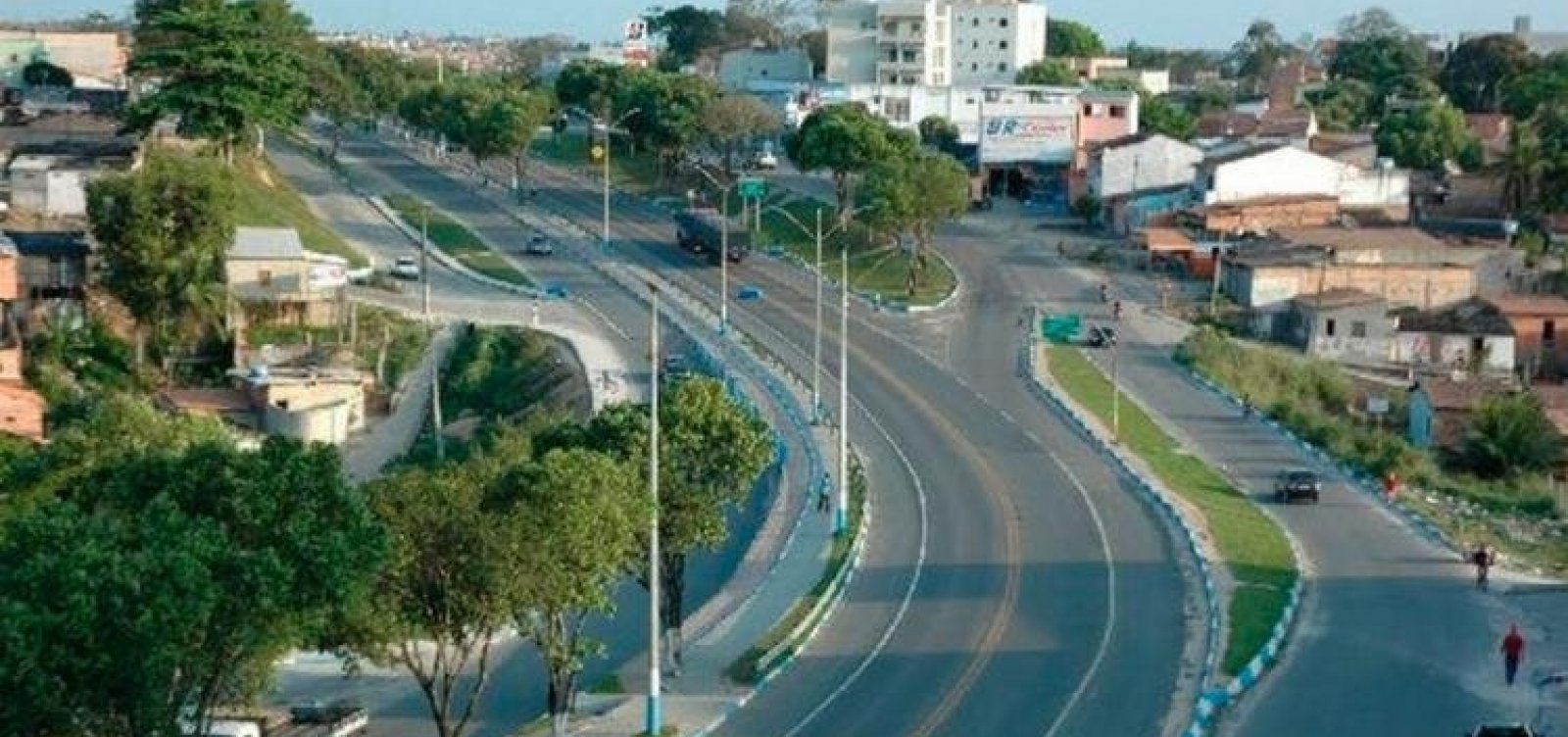 Suspeitos se passam por funcionários para assaltar distribuidora em Eunápolis