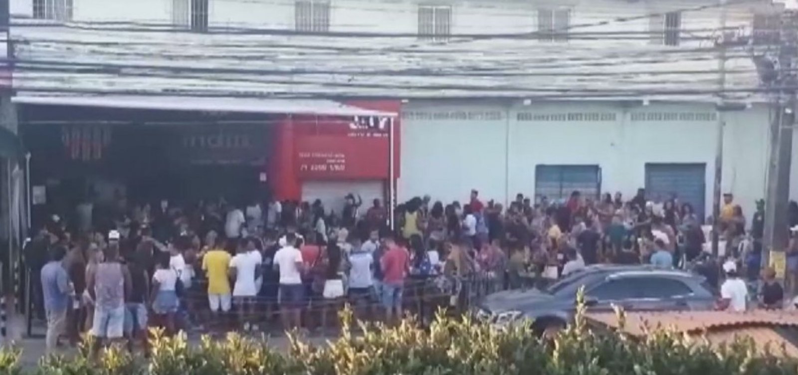 Mais de 700 den&uacute;ncias de aglomera&ccedil;&atilde;o s&atilde;o registradas no fim de semana em Salvador 