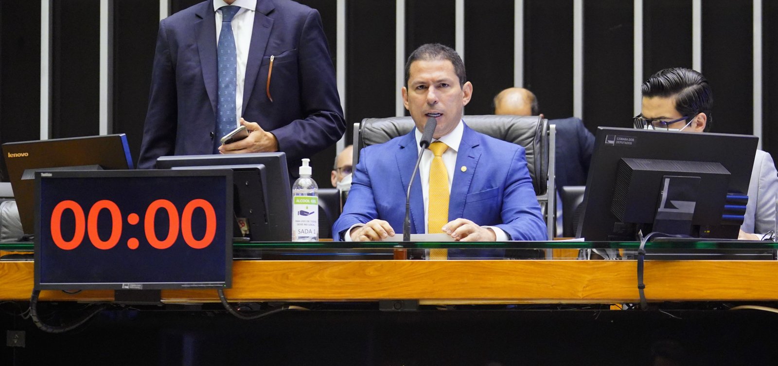 Vice da Câmara estuda aval para abrir impeachment como interino