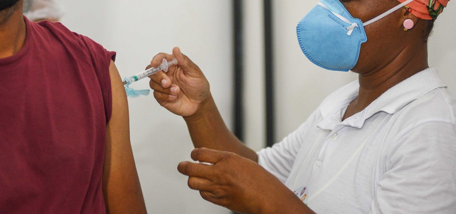 Longe da meta, vacinação para moradores em situação de rua é retomada após uma semana suspensa