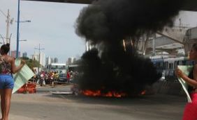 Manifestantes bloqueiam Av. ACM em protesto contra morte de jovem