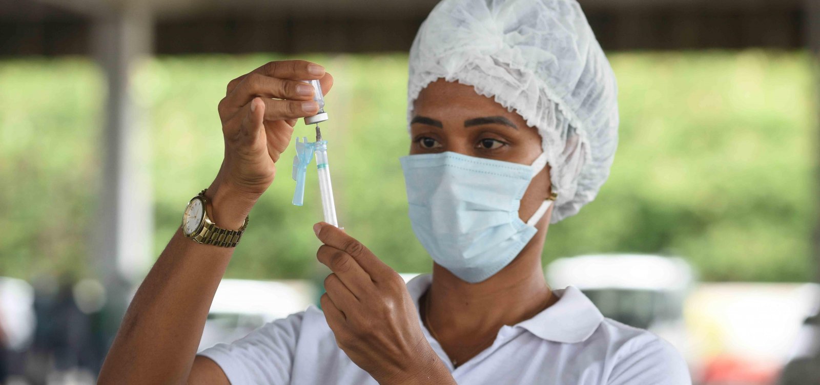 Vacinação prossegue apenas com segunda dose nesta terça em Salvador 