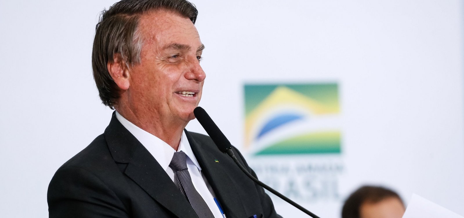 Bolsonaro veta projeto que facilitaria acesso a remédios contra câncer