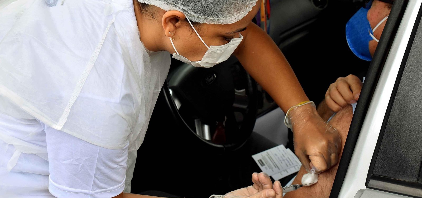 Salvador tem vacinação para pessoas com 32 anos ou mais na manhã deste domingo 
