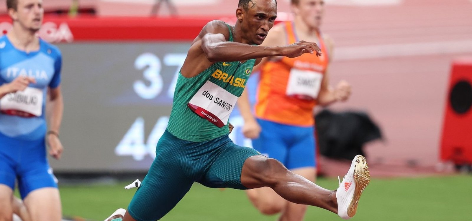 A programação dessa noite de segunda e madrugada de terça está cheia de brasileiros em busca de medalhas