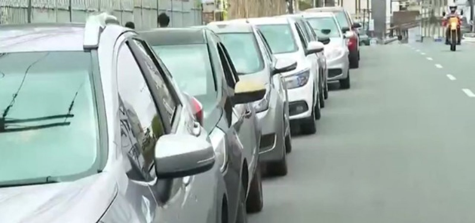 Suposto erro no sistema faz mulher enfrentar fila da vacina três vezes em vão