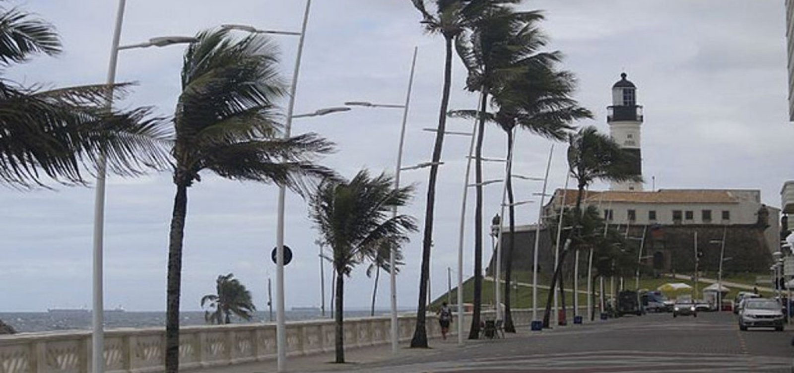 Marinha emite novo alerta de tempo com ventos de até 60 km/h no litoral da Bahia