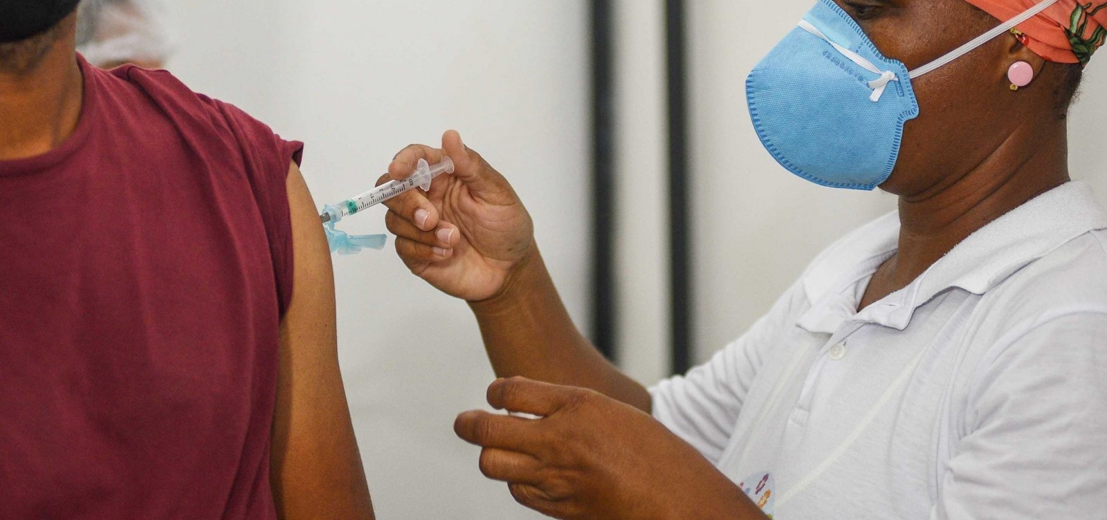 Covid-19: Salvador anuncia vacinação de pessoas de 26 e 27 anos nesta segunda 