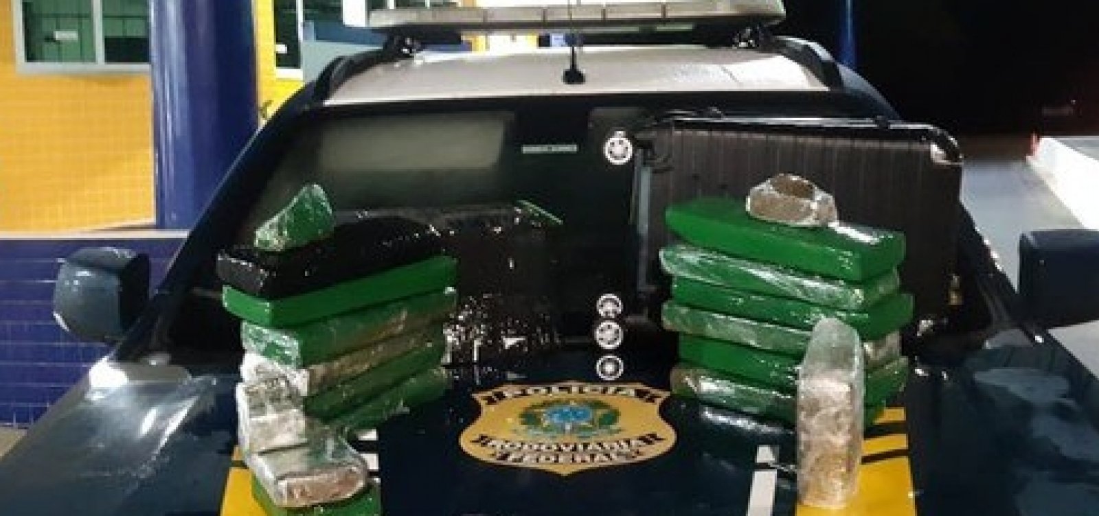 PRF encontra droga escondida em bagagens em ônibus em Vitória da Conquista