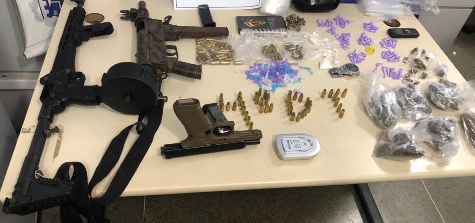 Homem é preso com duas submetralhadoras na Fazenda Grande do Retiro