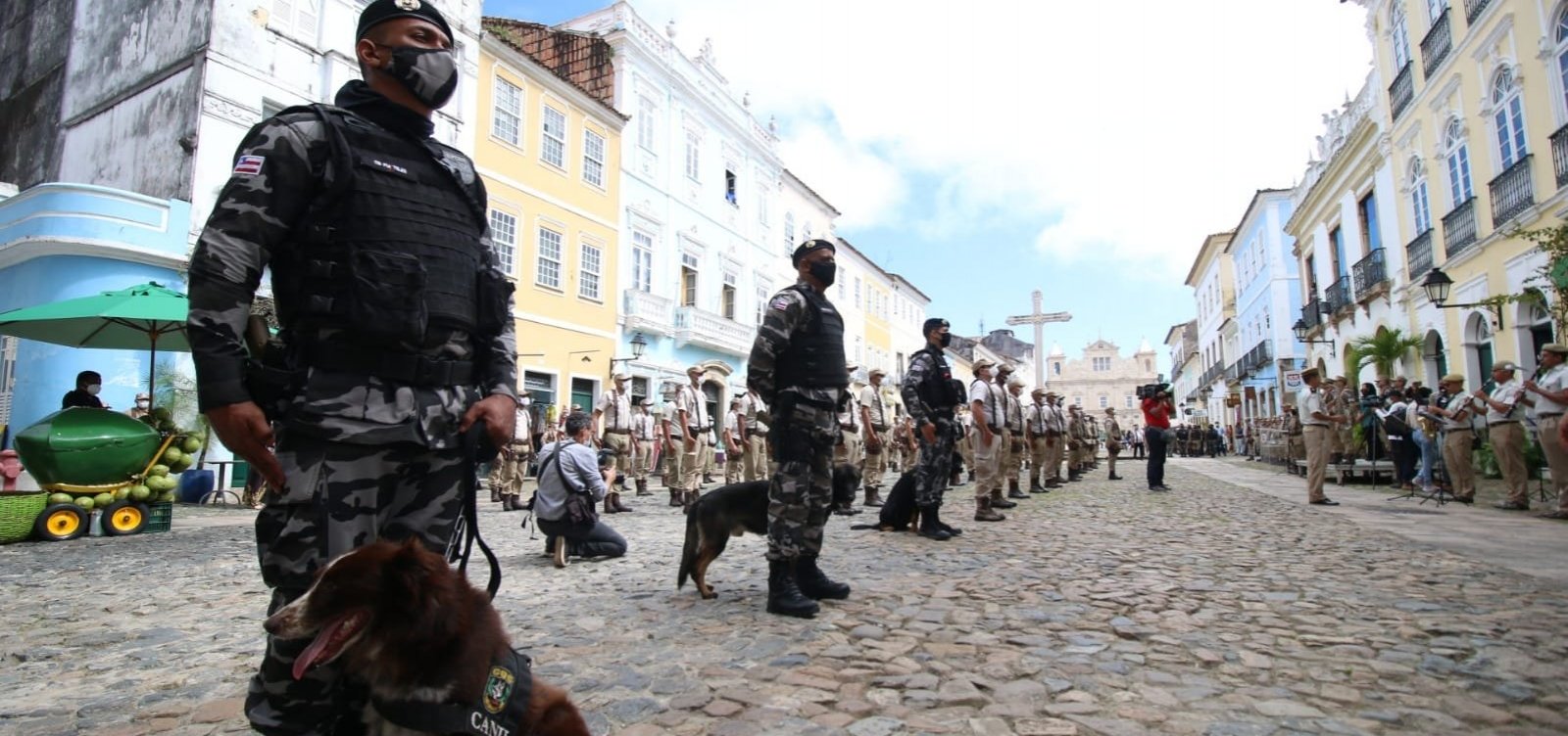 Operação de segurança no Pelourinho é iniciada com 120 policiais