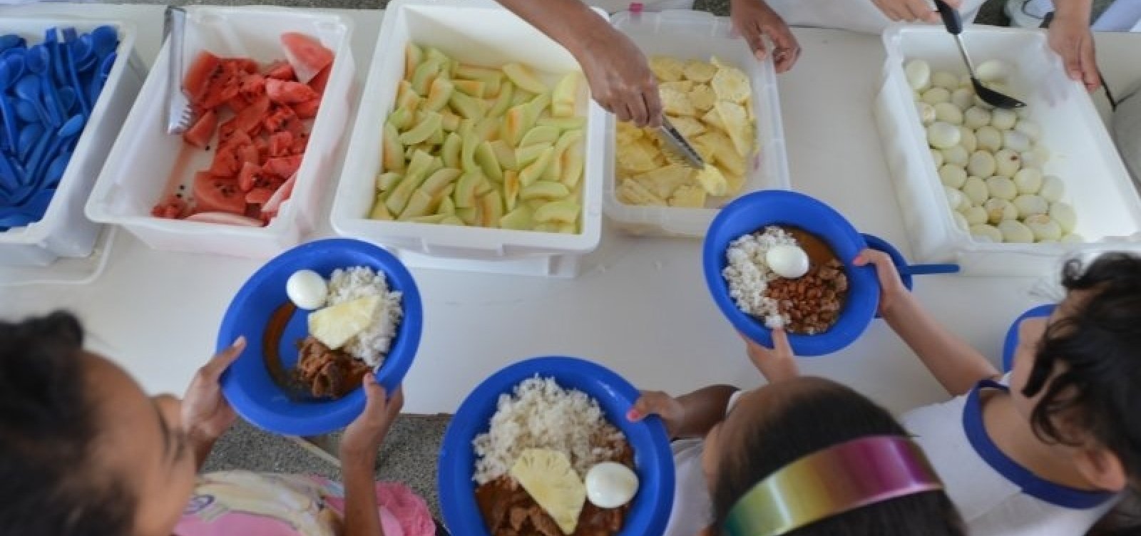 Bolsonaro corta verba de prefeituras e cria voucher para creches privadas