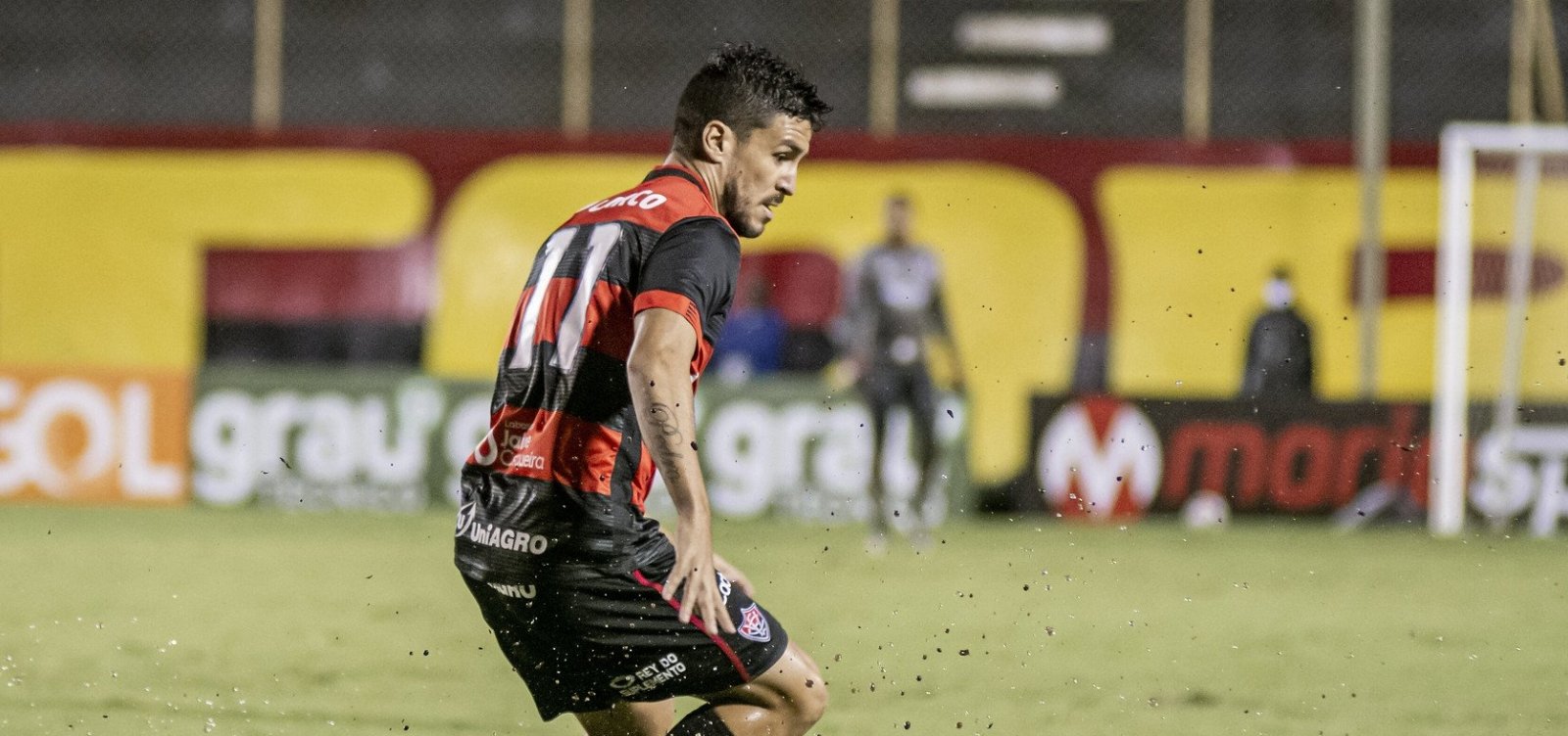 Com novo técnico, Vitória empata com CRB