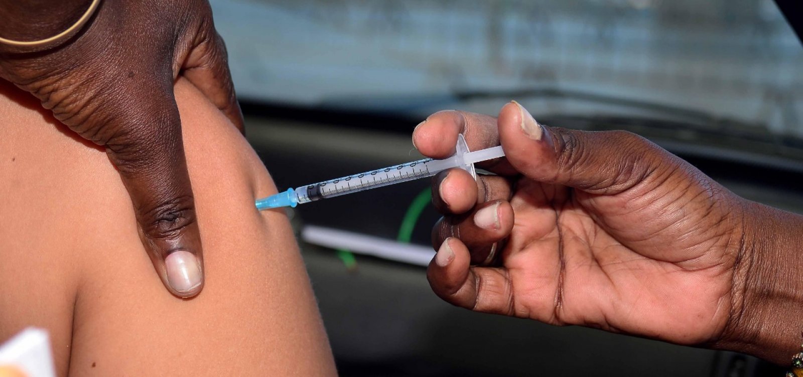 Bahia já vacinou 71,4% do público alvo com pelo menos uma dose e Salvador 89,1%