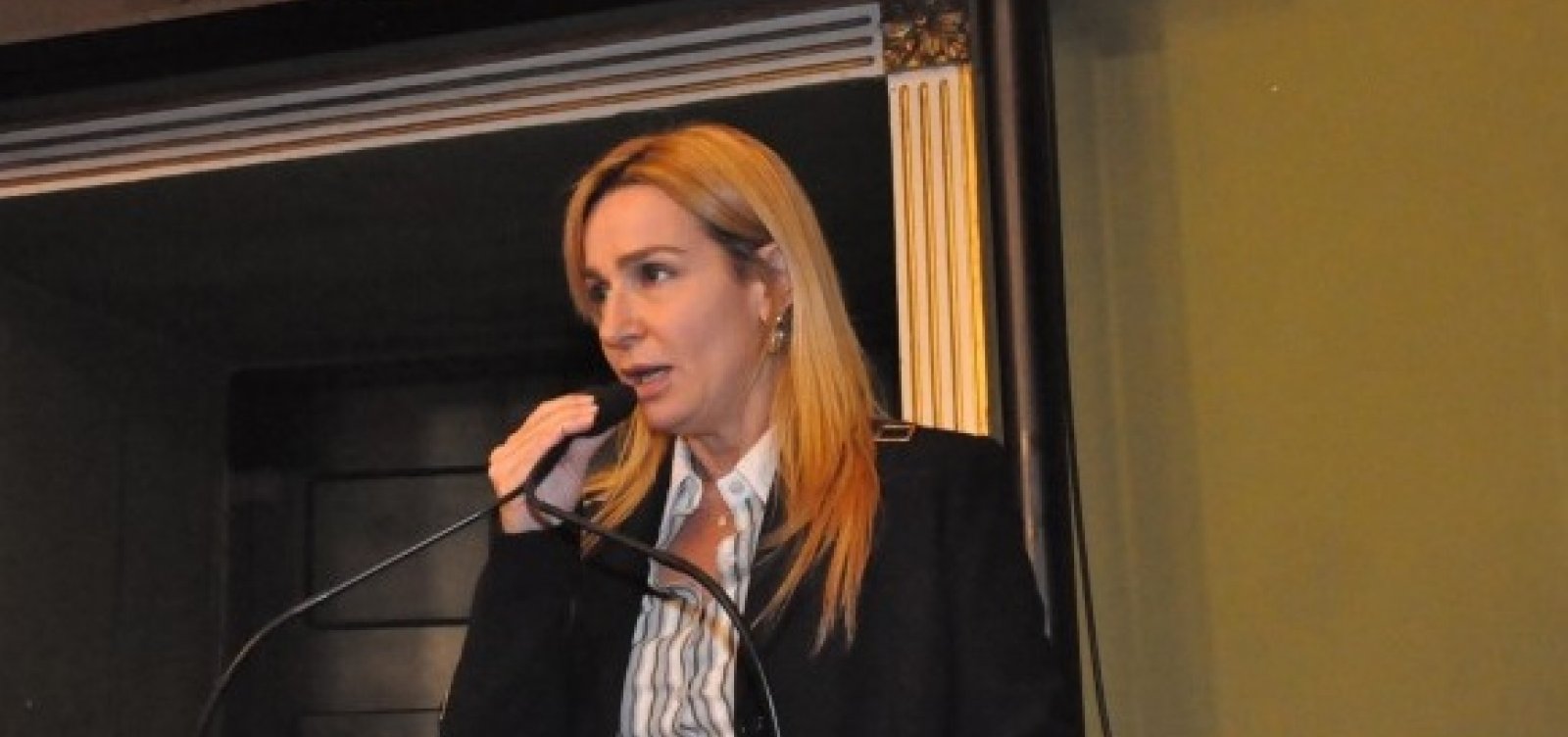 Irmã do deputado Félix Jr, Andrea Mendonça é exonerada da presidência da Juceb