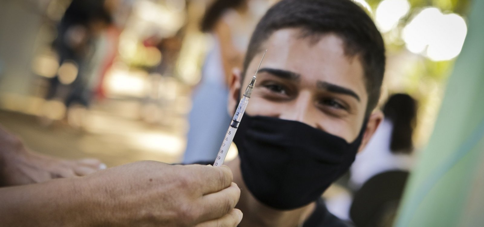 Prefeitura inicia vacinação de adolescentes com comorbidades nesta segunda 